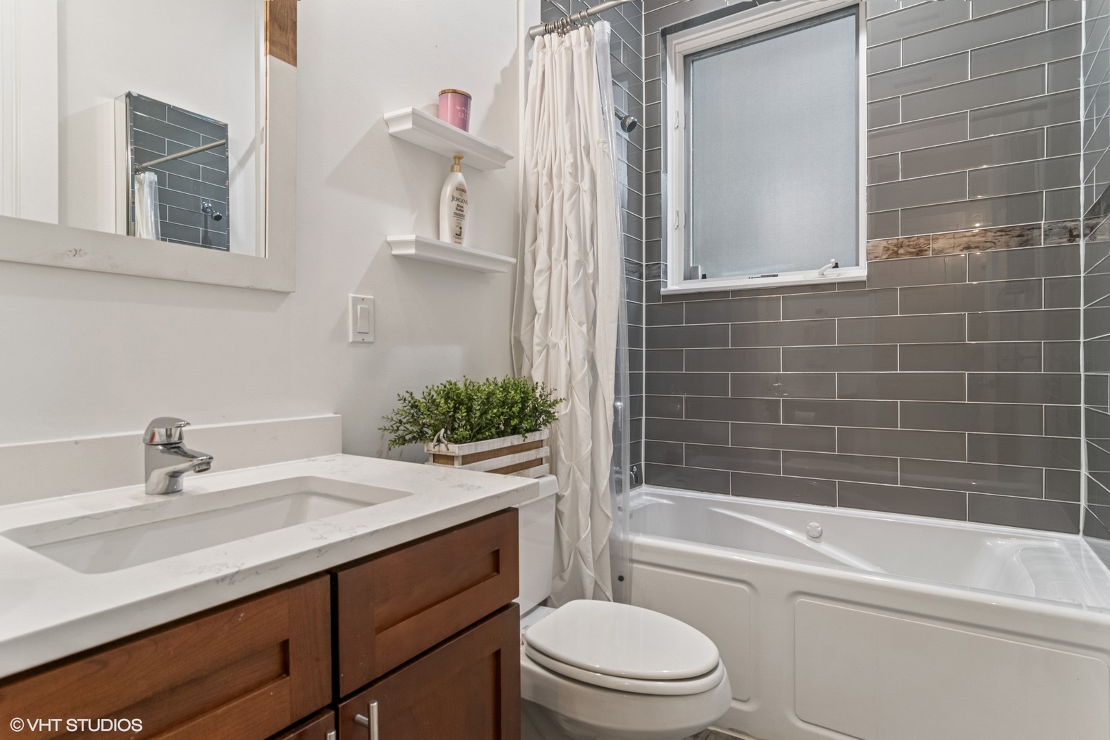 1725 W Pierce Avenue Unit: 1