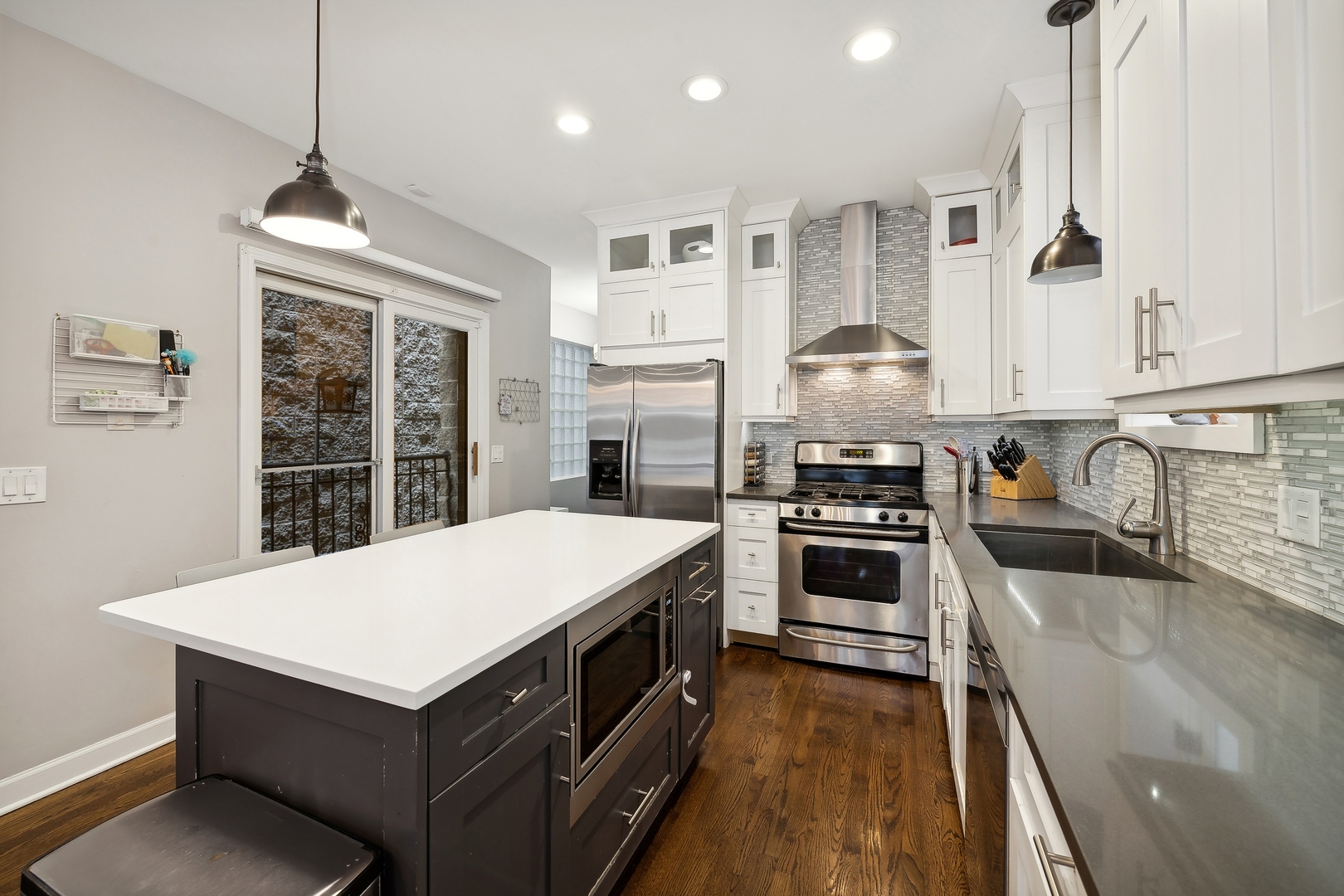1925 N Damen Avenue Unit: 1
