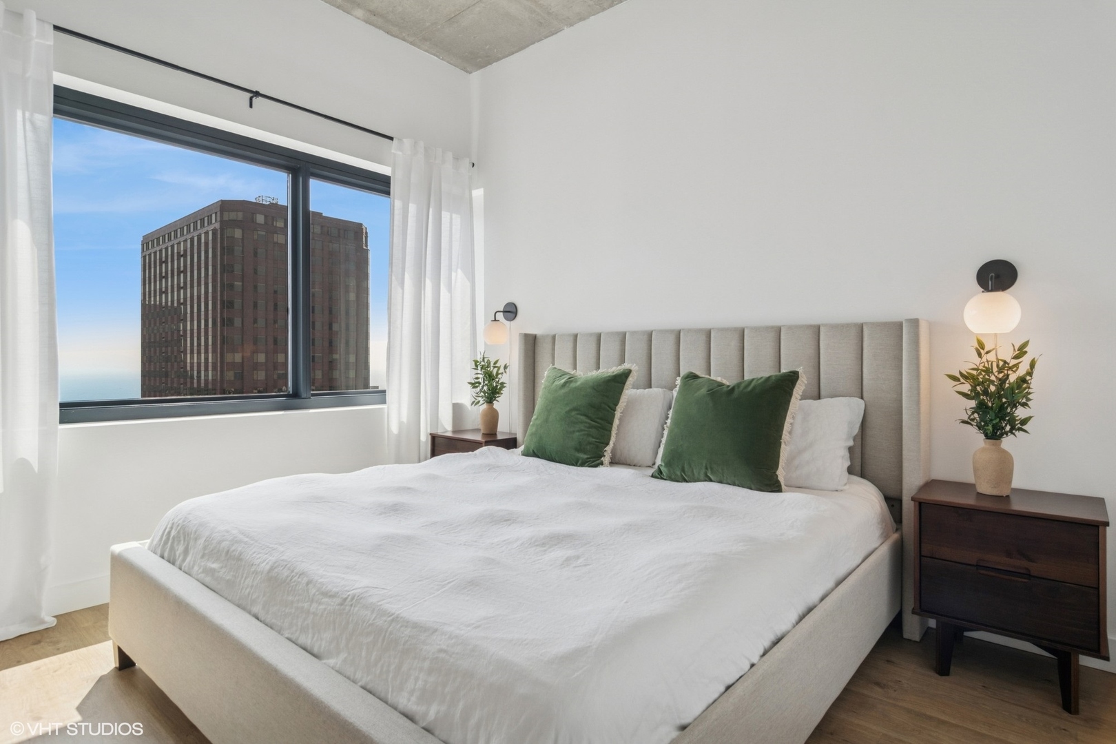 235 W Van Buren Street Unit: 4002