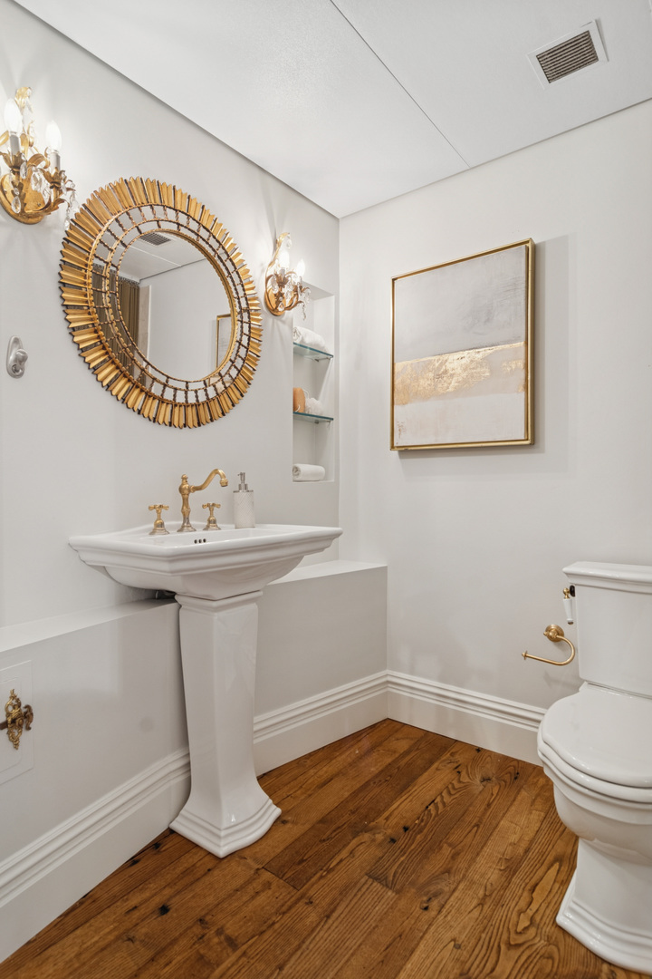 161 E Chicago Avenue Unit: 34F