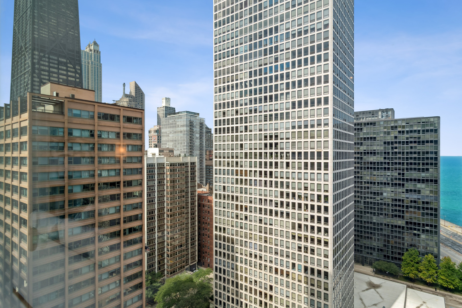 250 E PEARSON Street Unit: 2006