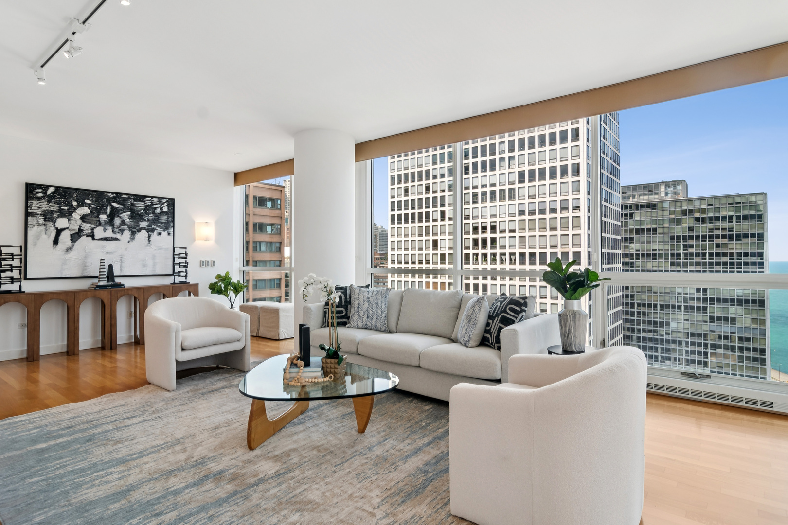 250 E PEARSON Street Unit: 2006