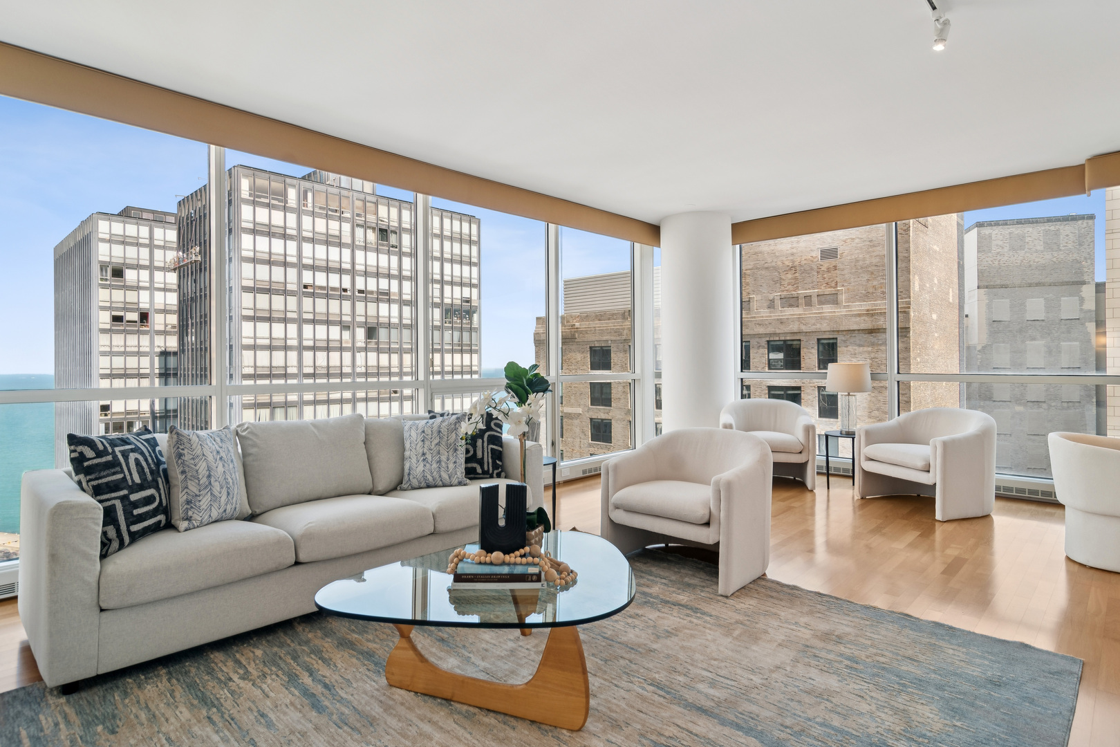 250 E PEARSON Street Unit: 2006