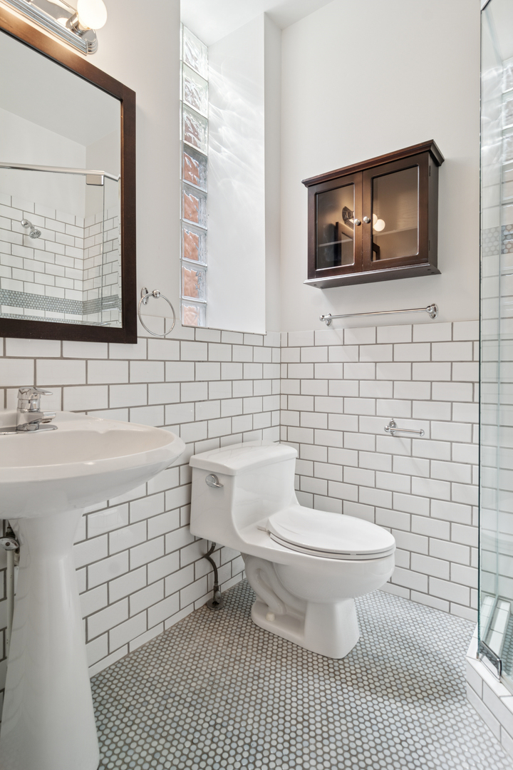 1215 N Greenview Avenue Unit: 1E