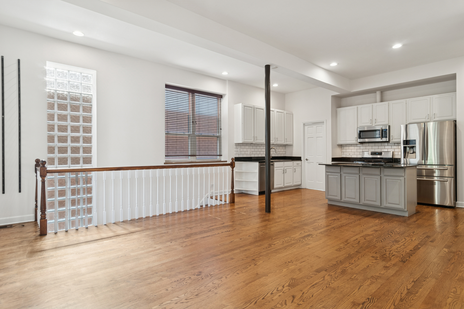 1215 N Greenview Avenue Unit: 1E