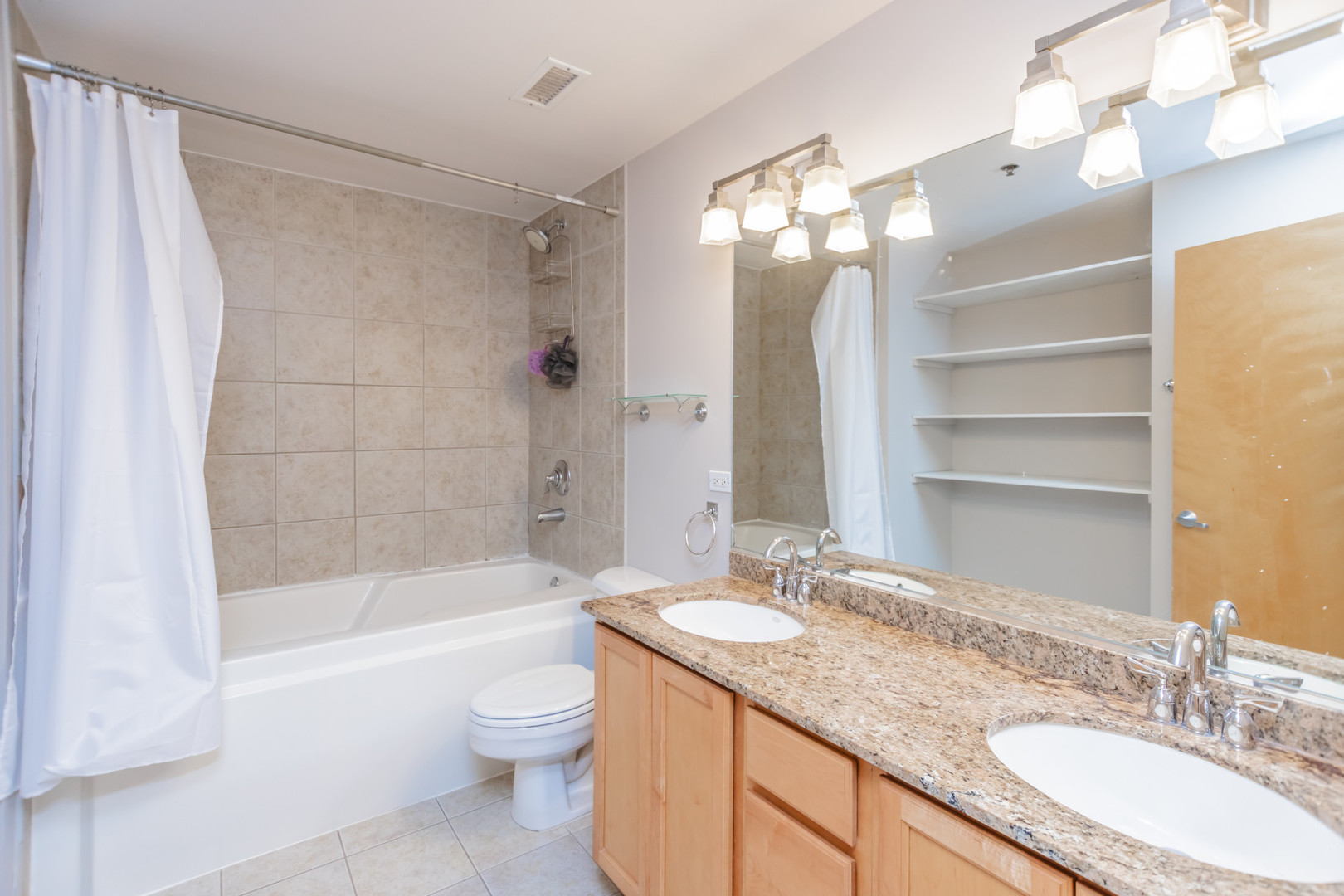 6 S LAFLIN Street Unit: 824