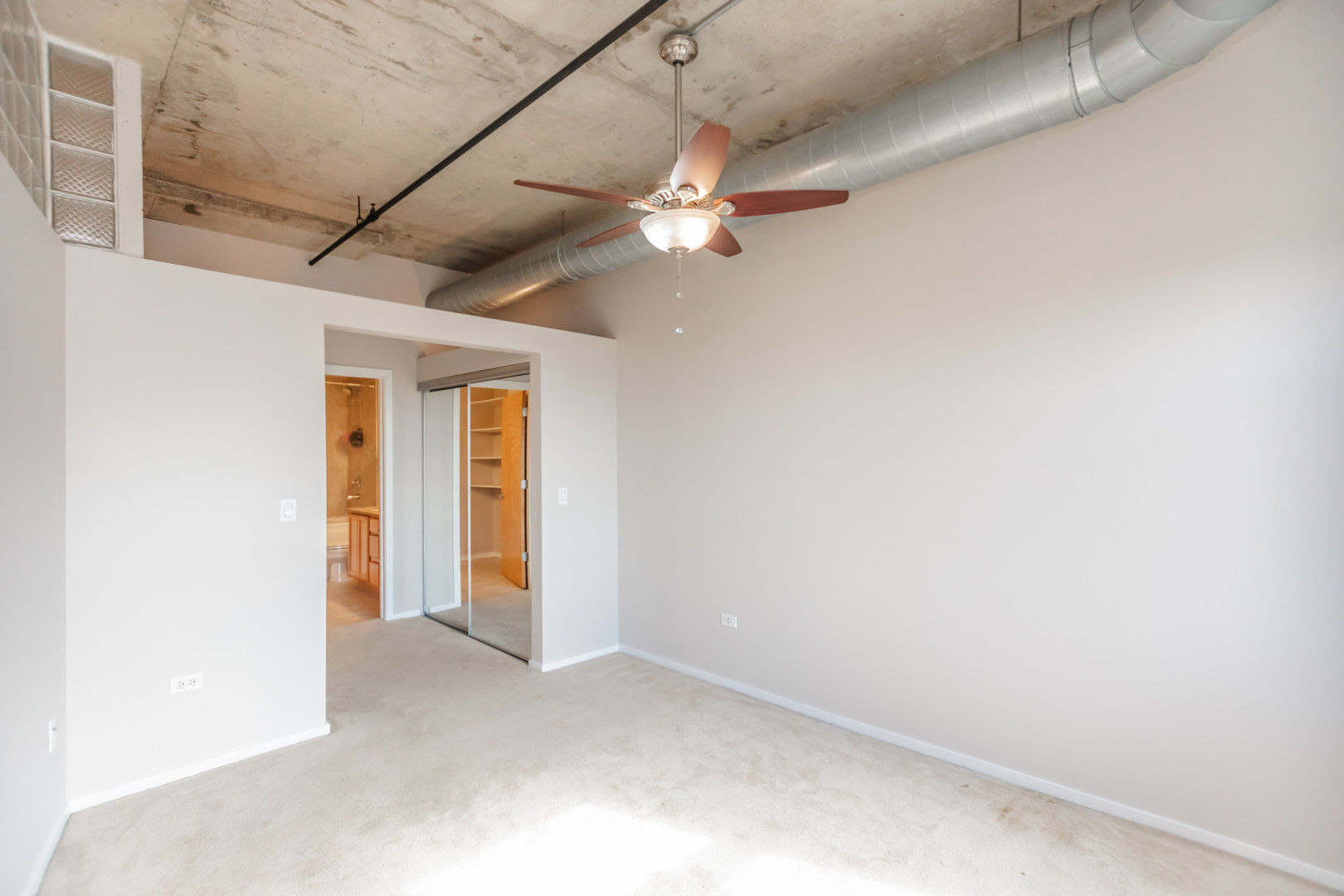 6 S LAFLIN Street Unit: 824