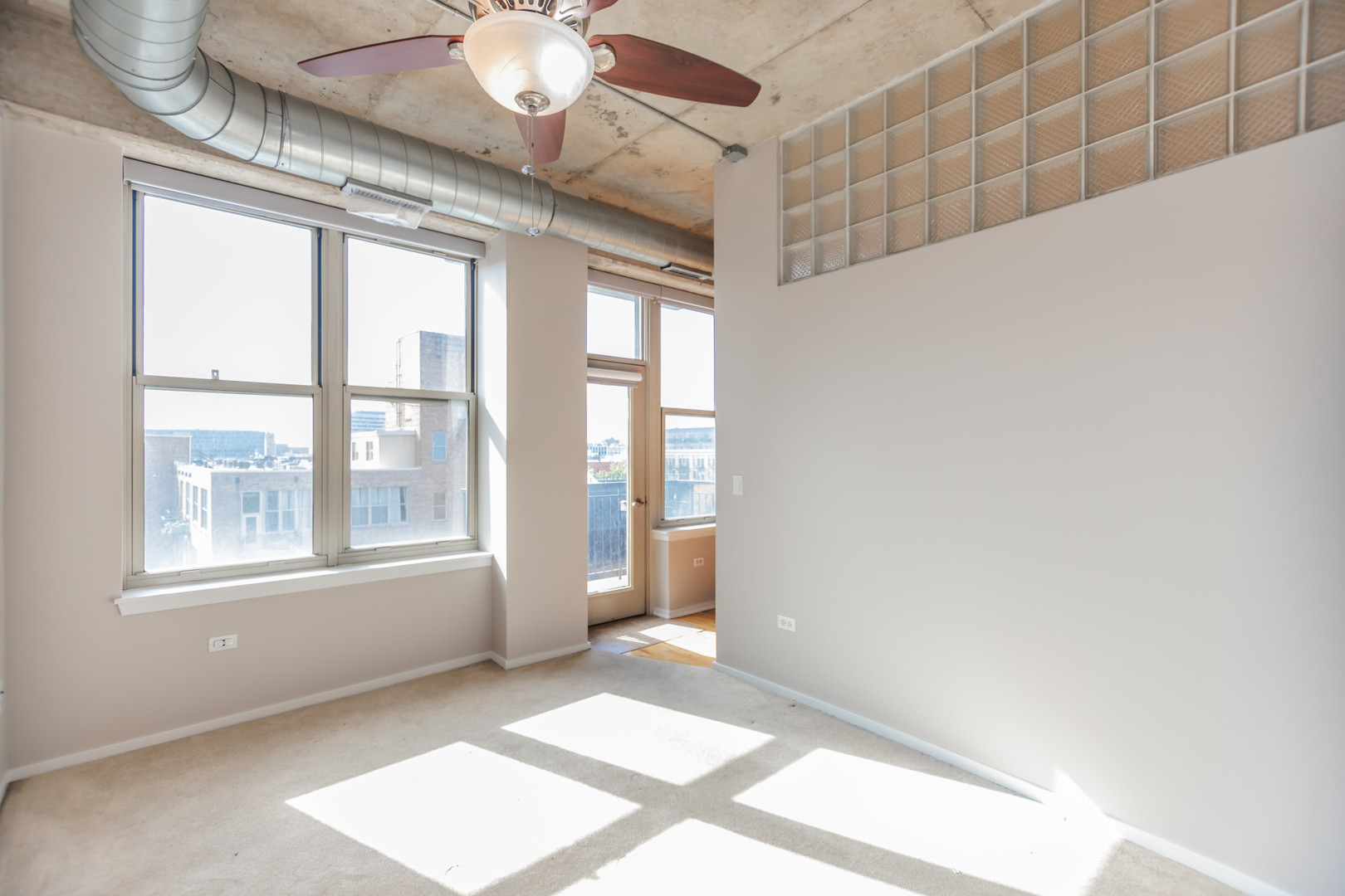 6 S LAFLIN Street Unit: 824