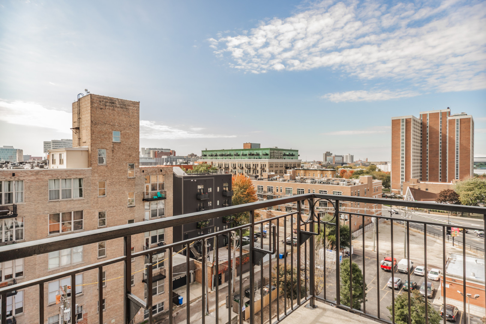 6 S LAFLIN Street Unit: 824