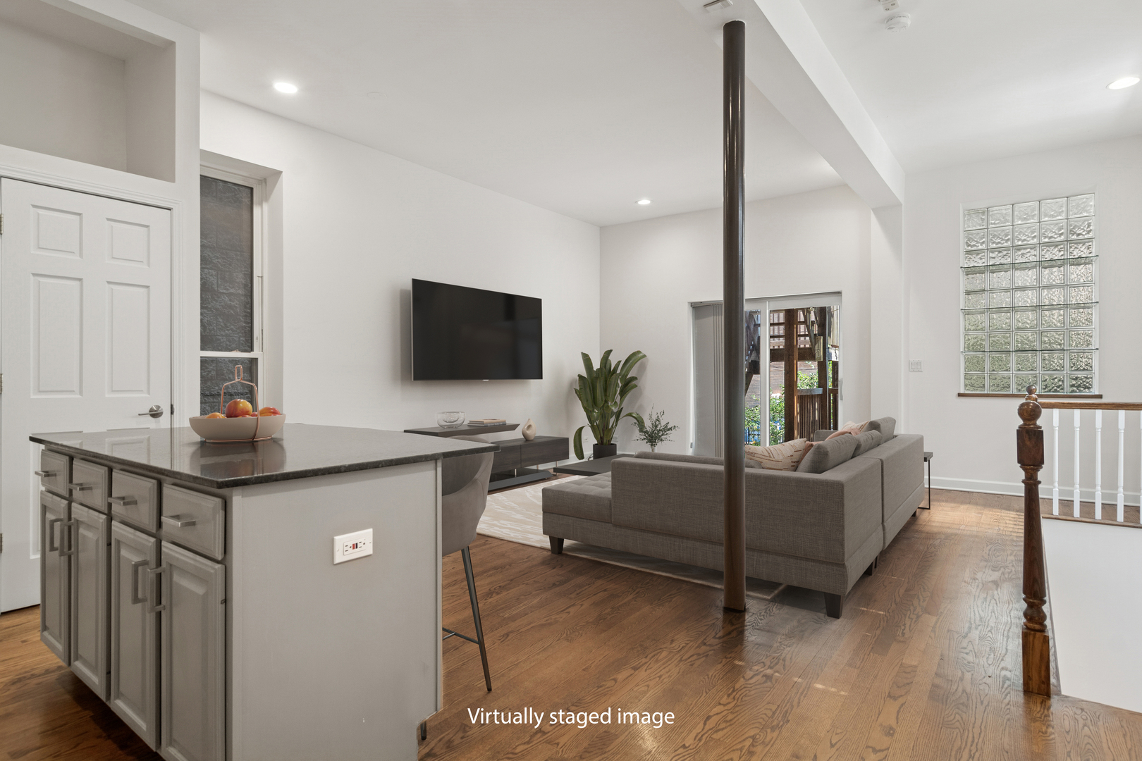 1215 N Greenview Avenue Unit: 1E