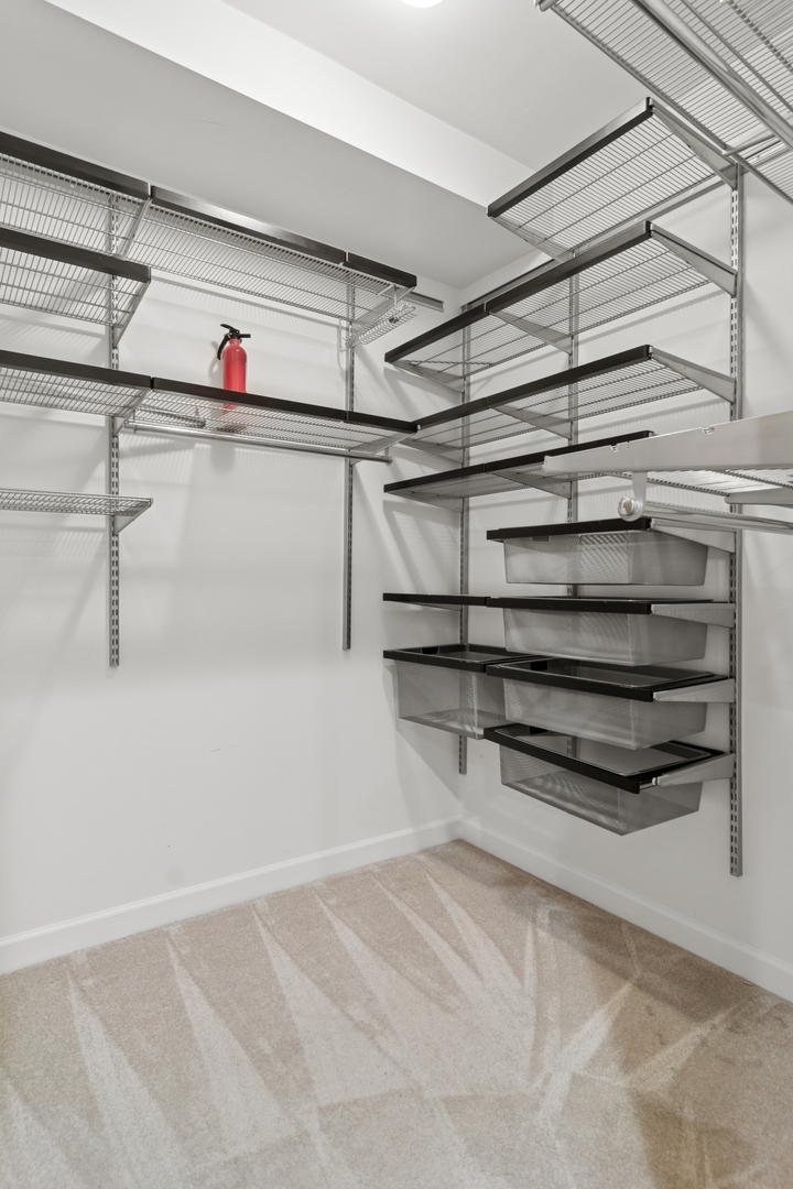 1215 N Greenview Avenue Unit: 1E