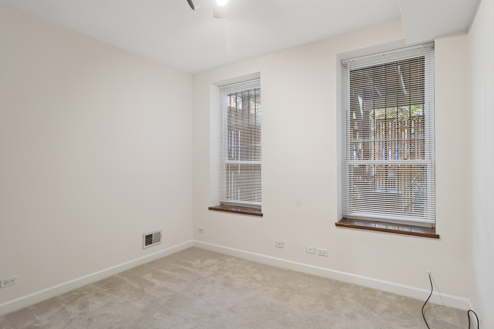 1215 N Greenview Avenue Unit: 1E