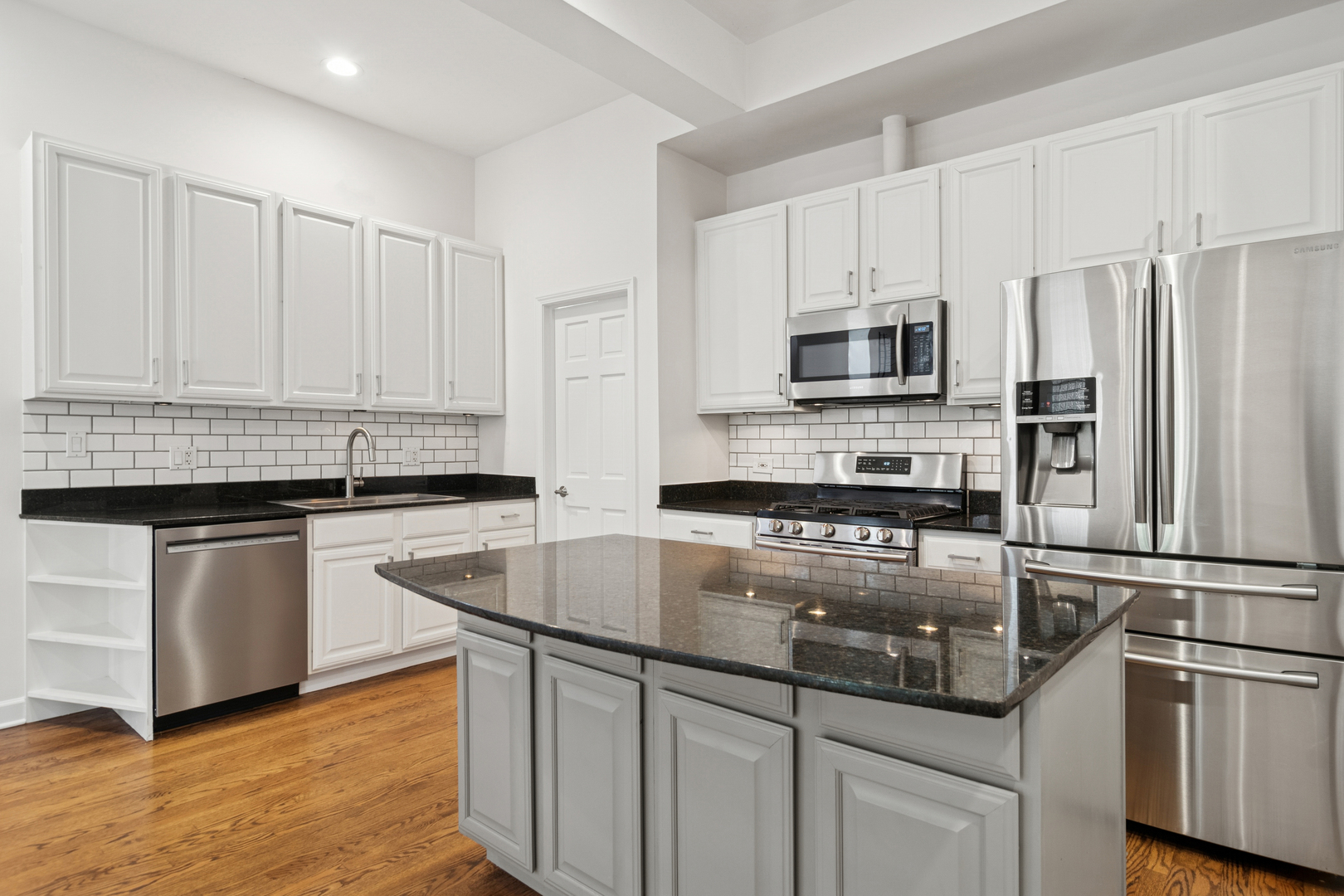 1215 N Greenview Avenue Unit: 1E