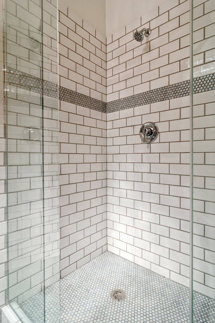 1215 N Greenview Avenue Unit: 1E