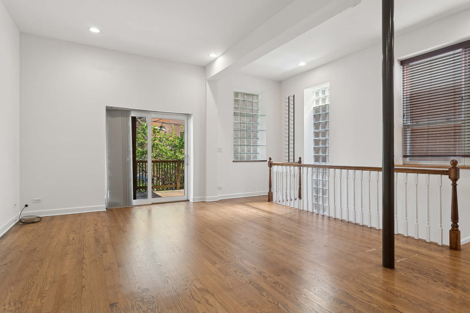 1215 N Greenview Avenue Unit: 1E