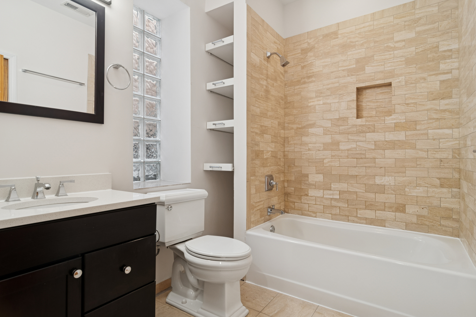 1215 N Greenview Avenue Unit: 1E