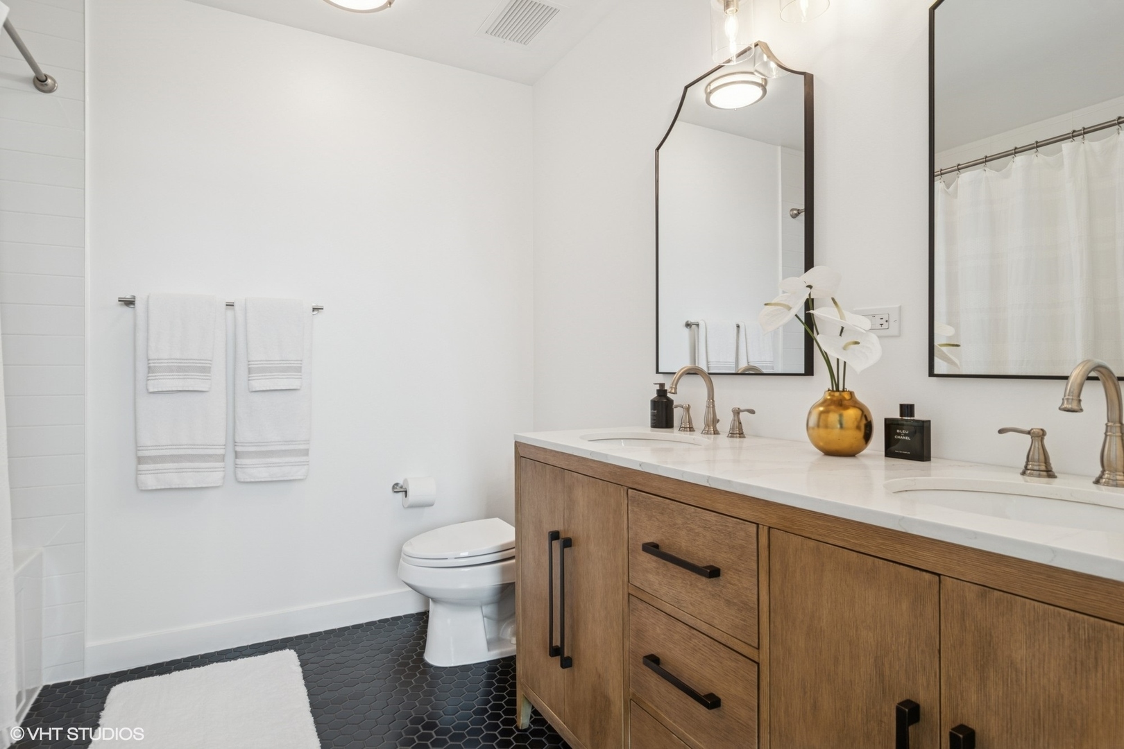 235 W Van Buren Street Unit: 4002