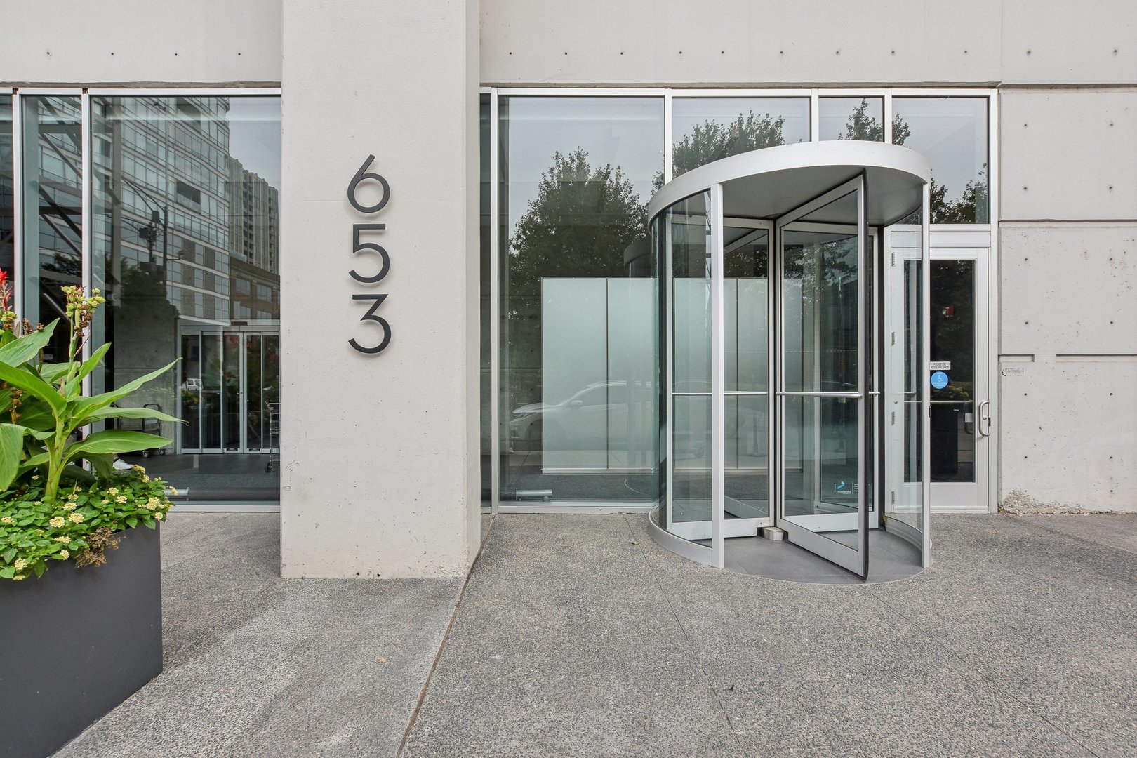 653 N Kingsbury Street Unit: 2308