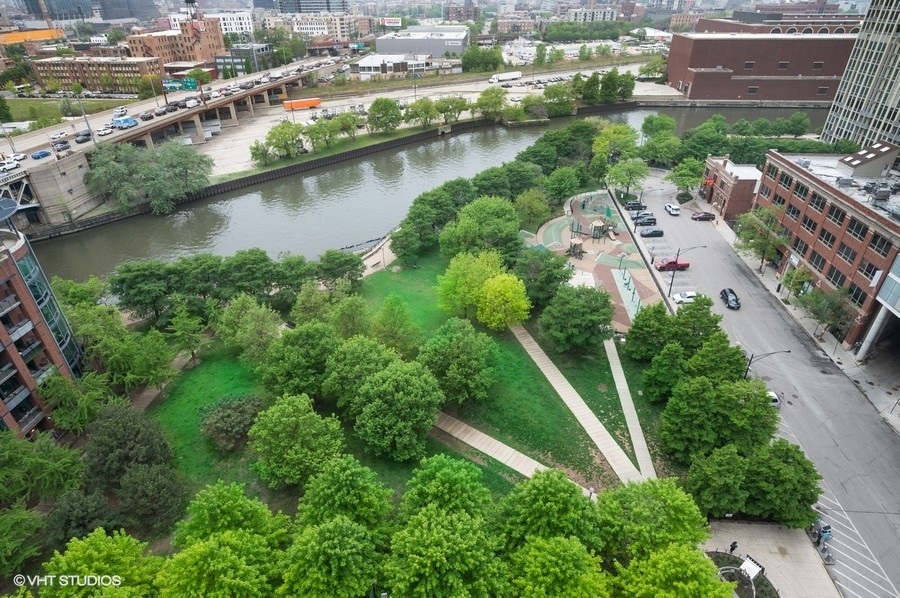 653 N Kingsbury Street Unit: 2308