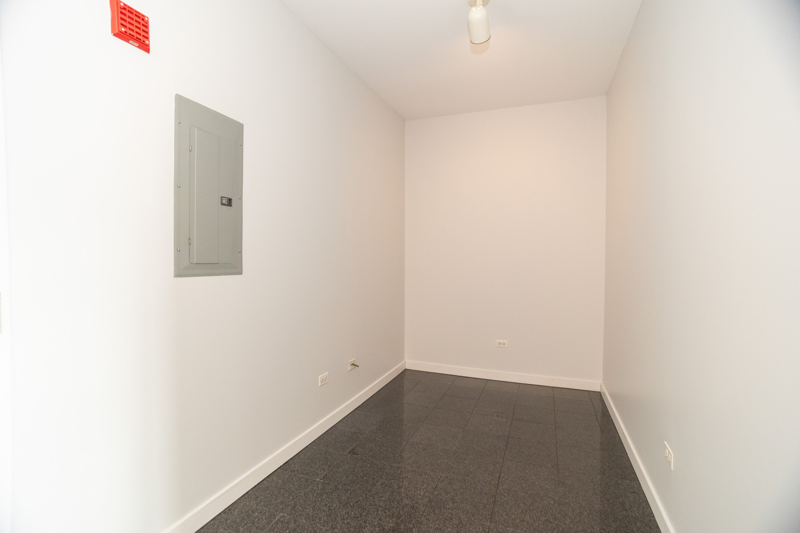 653 N Kingsbury Street Unit: 2308