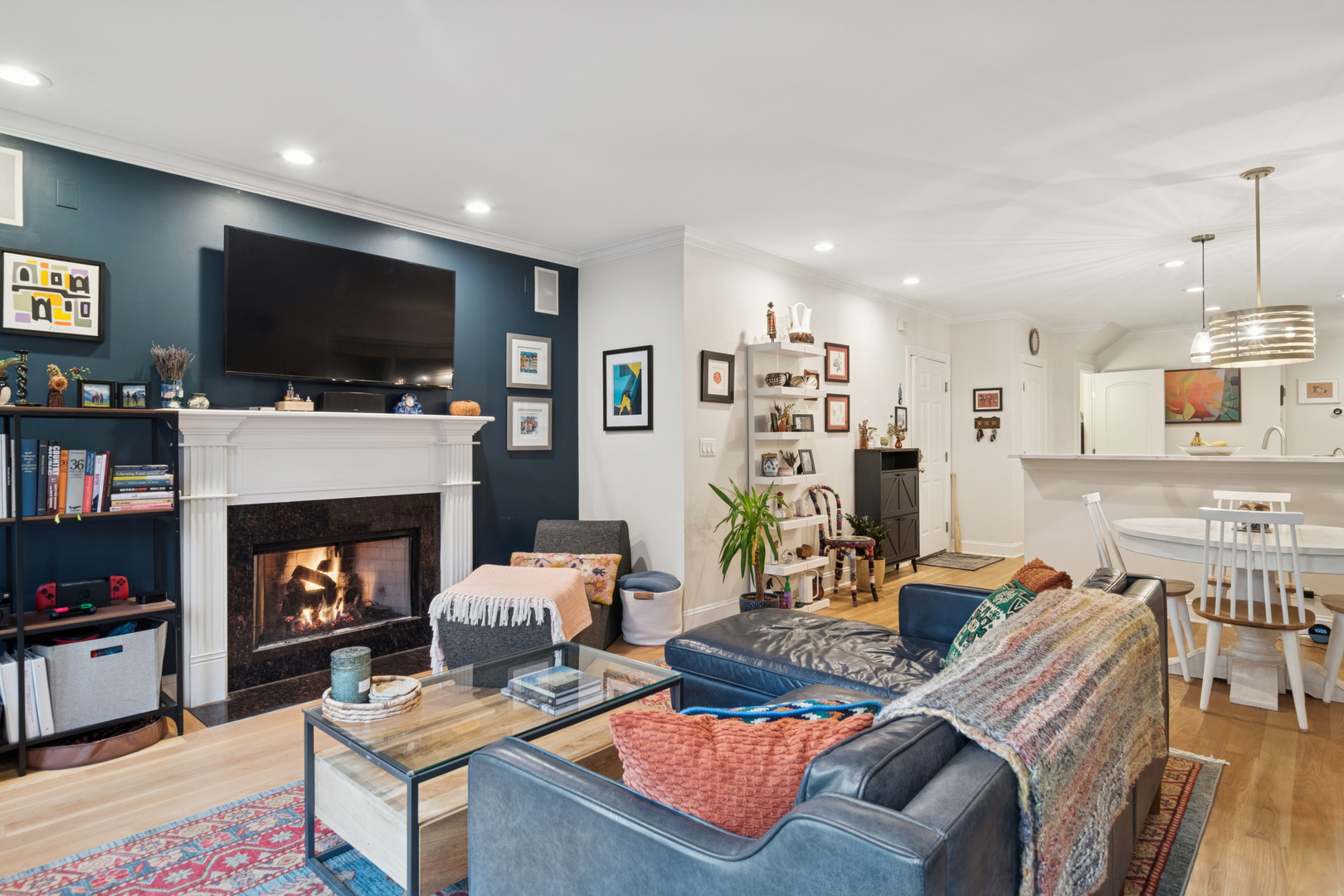 3537 N Wilton Avenue Unit: 2