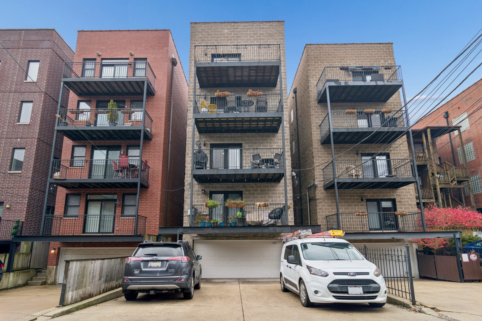 3537 N Wilton Avenue Unit: 2