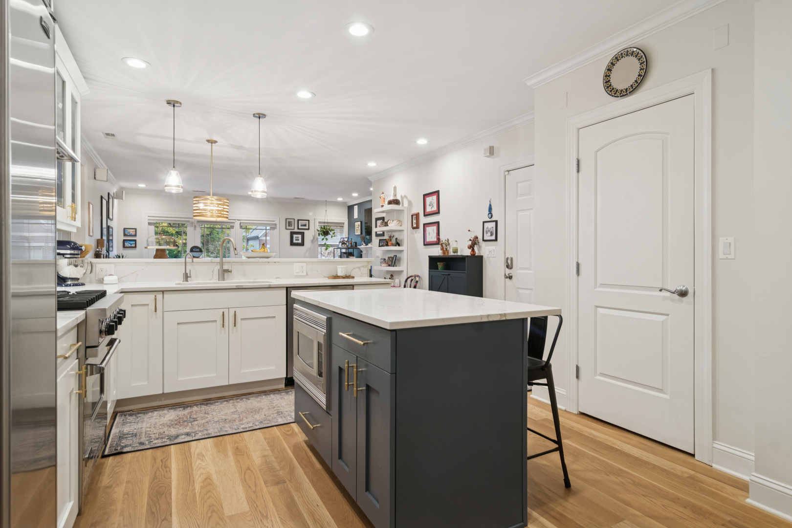 3537 N Wilton Avenue Unit: 2