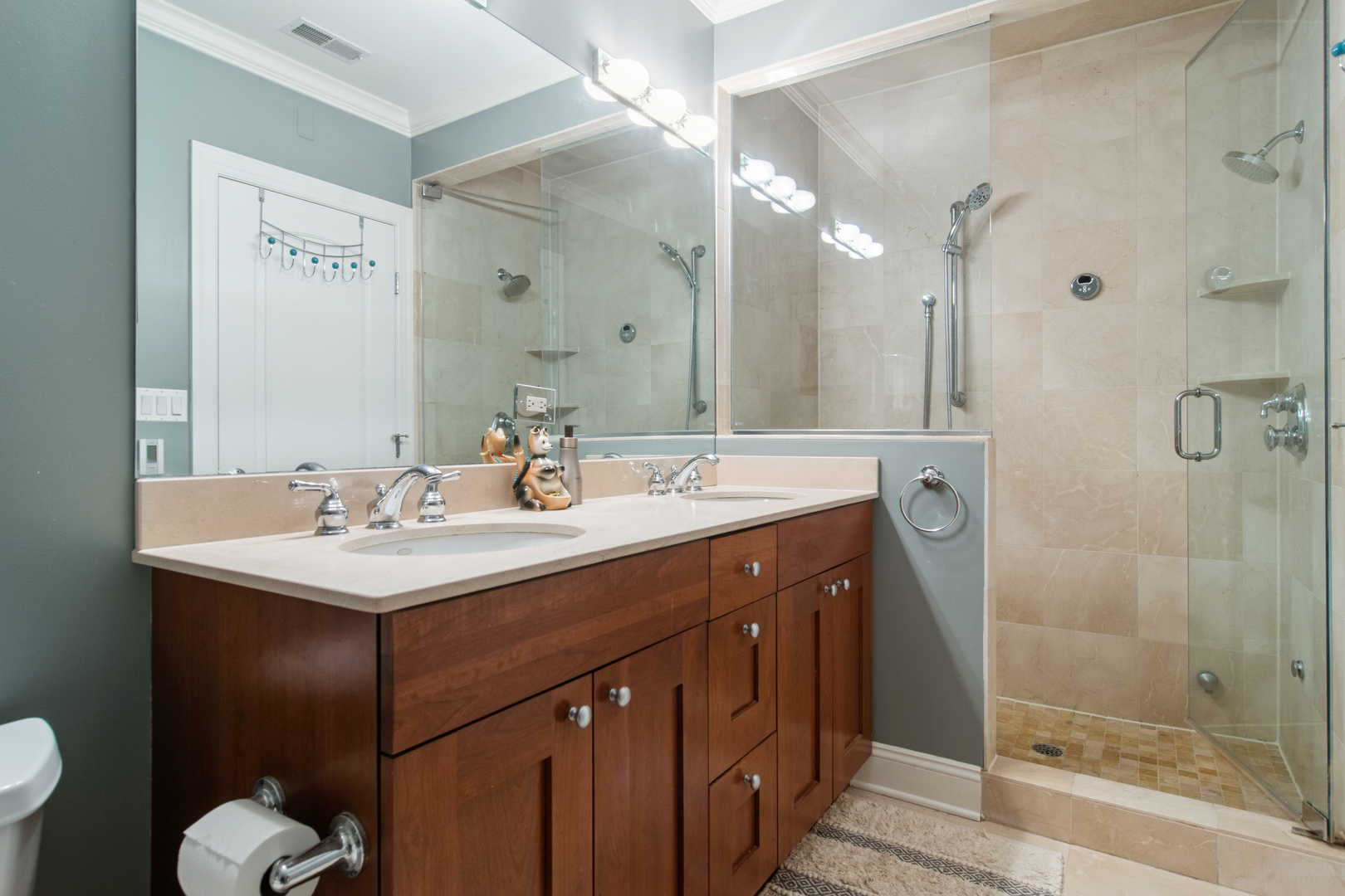 3537 N Wilton Avenue Unit: 2