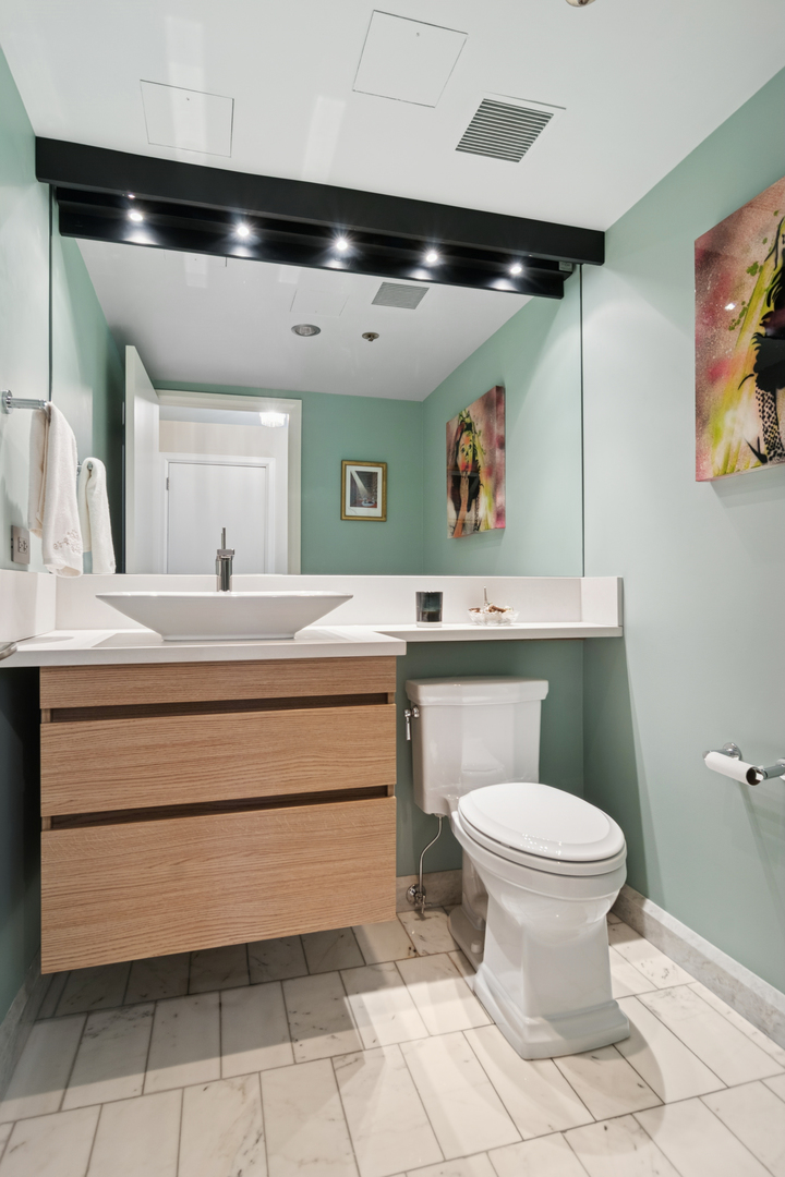 161 E Chicago Avenue Unit: 33A