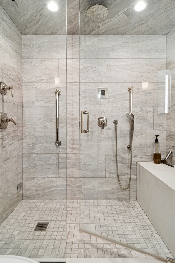 161 E Chicago Avenue Unit: 33A