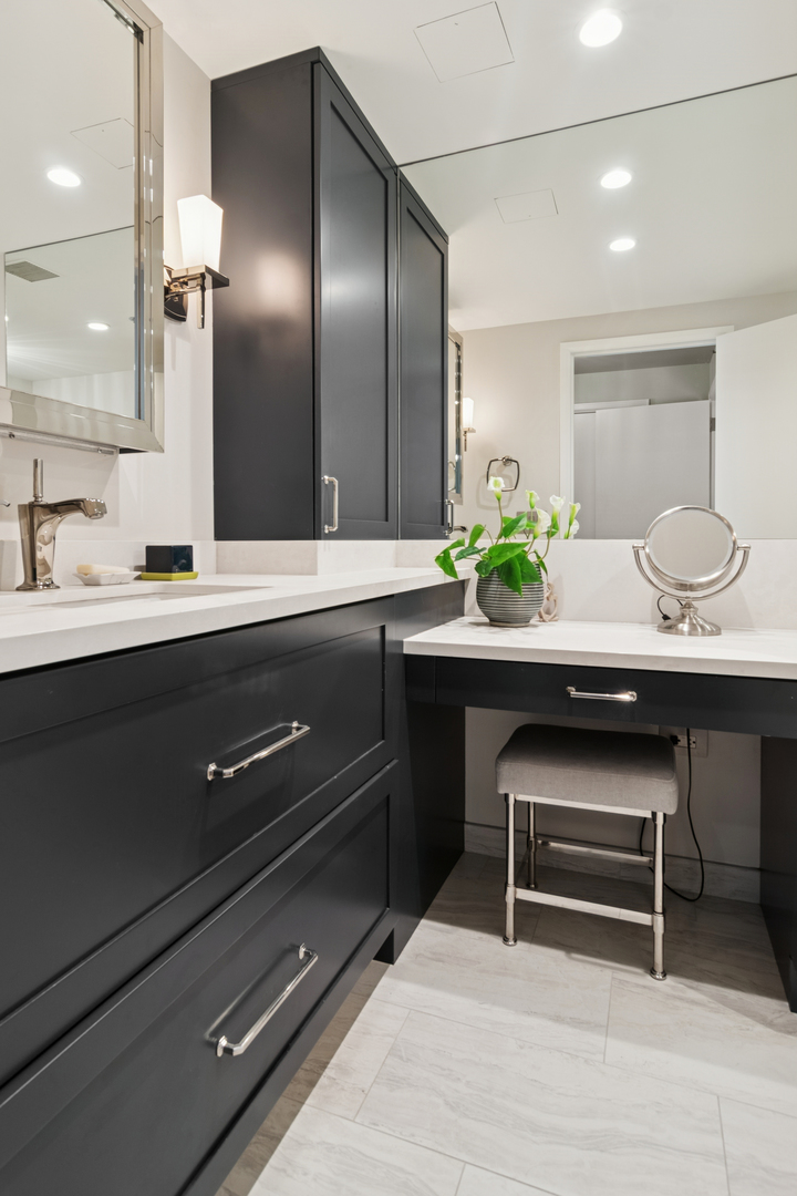 161 E Chicago Avenue Unit: 33A