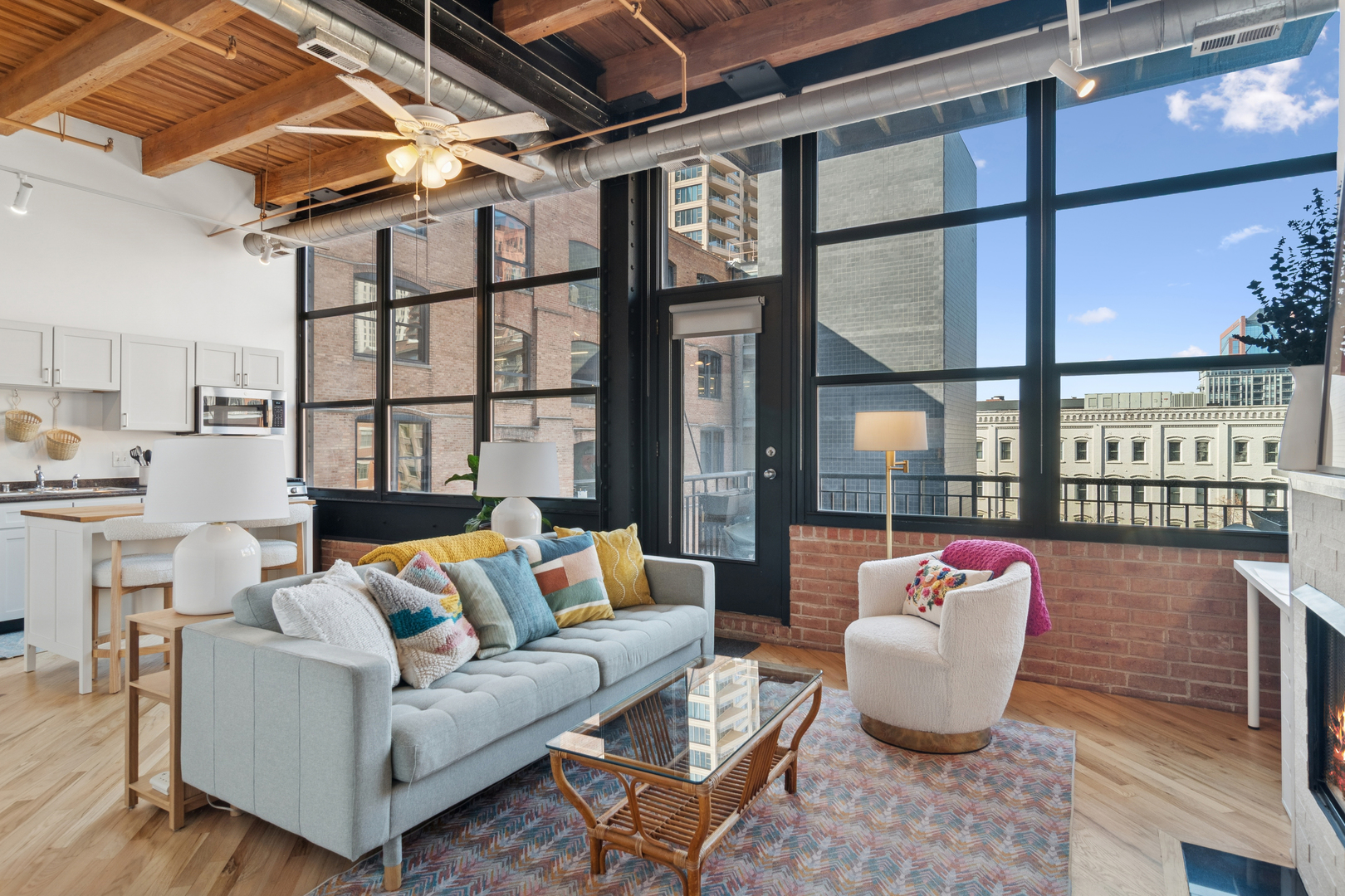 226 N Clinton Street Unit: 405