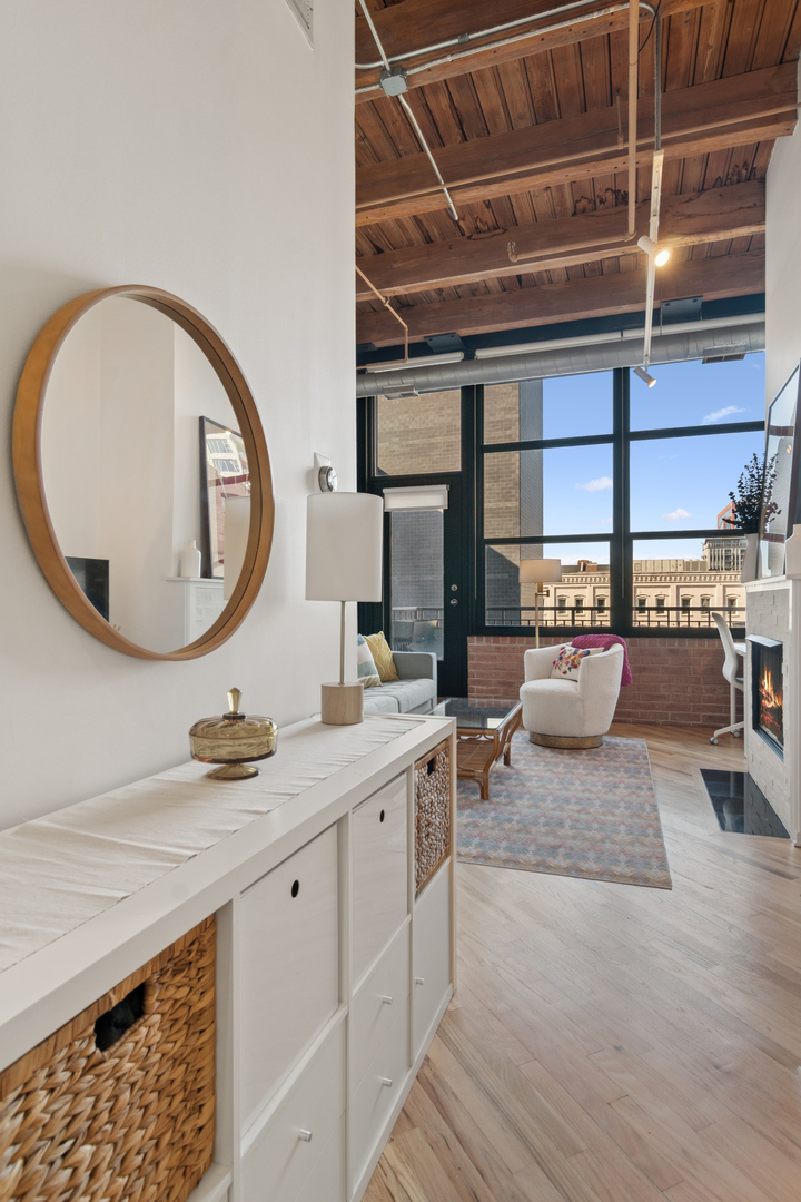 226 N Clinton Street Unit: 405