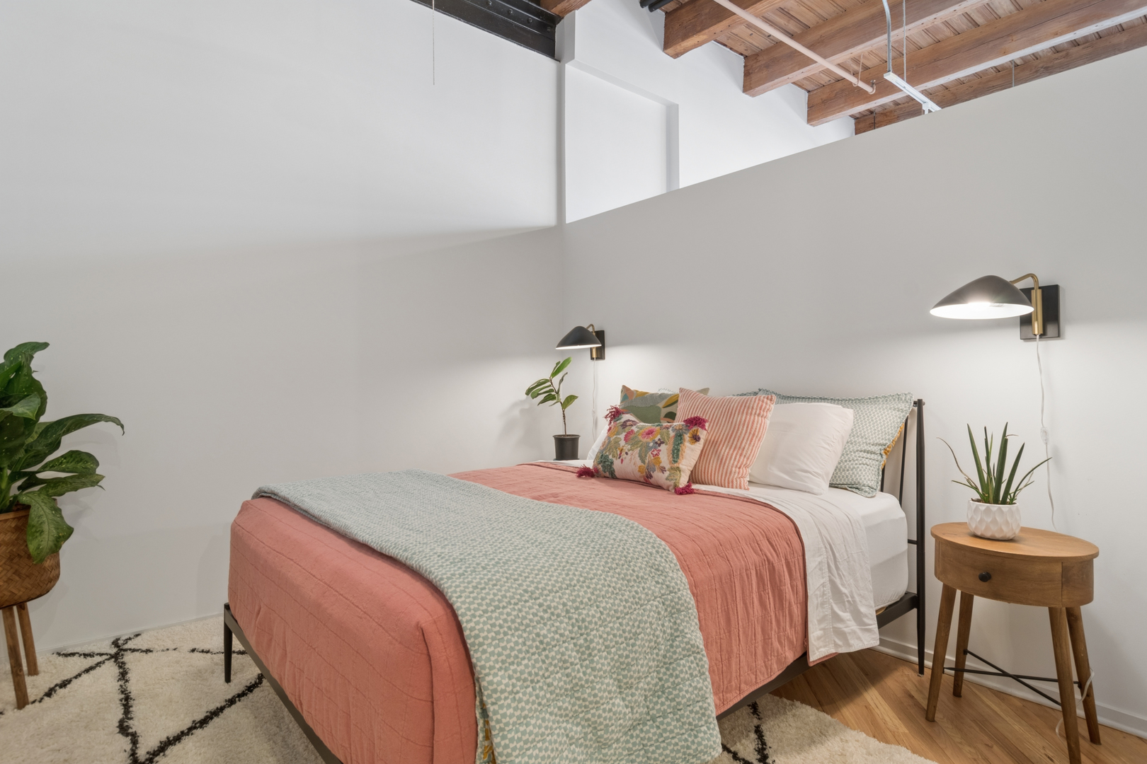 226 N Clinton Street Unit: 405