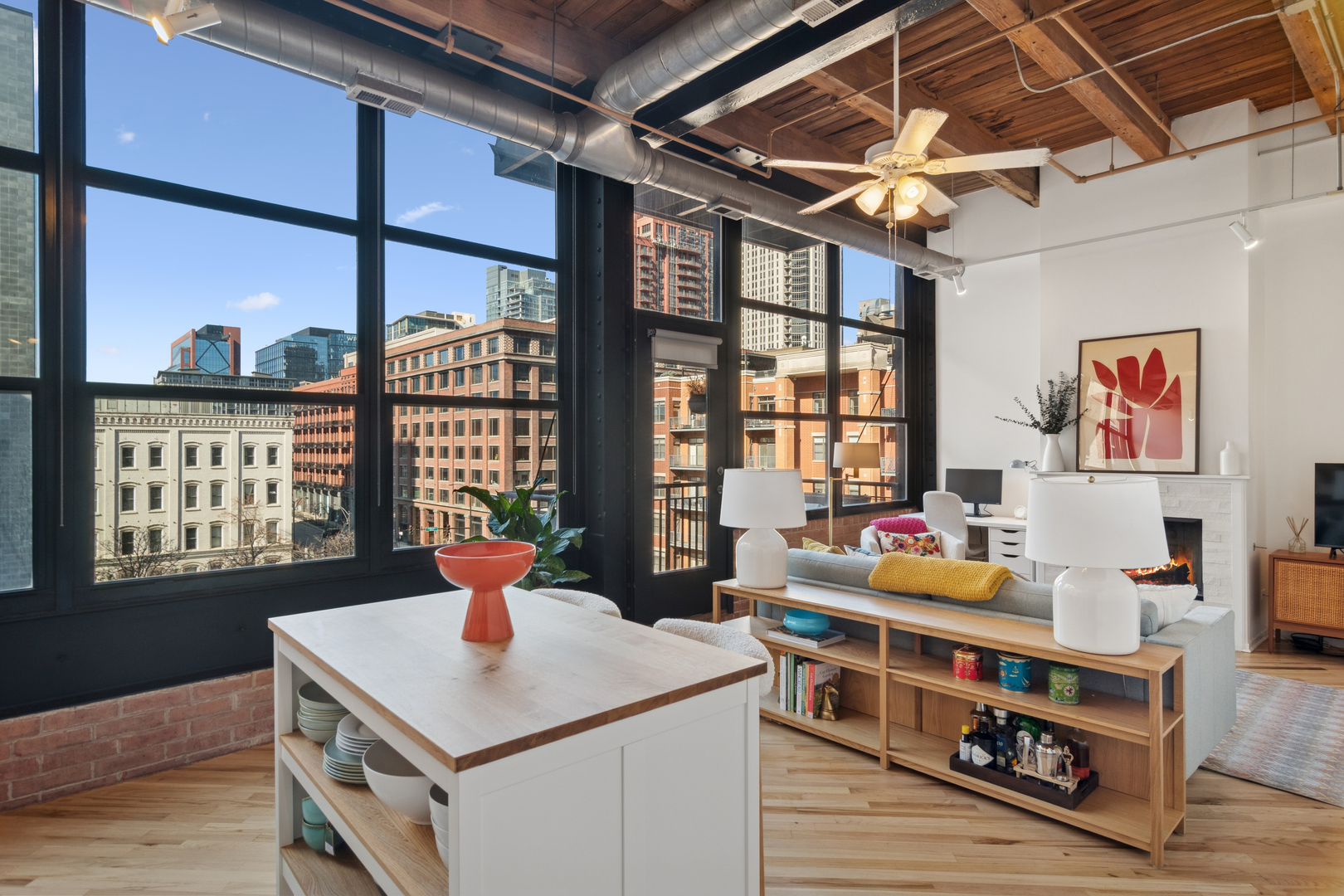 226 N Clinton Street Unit: 405