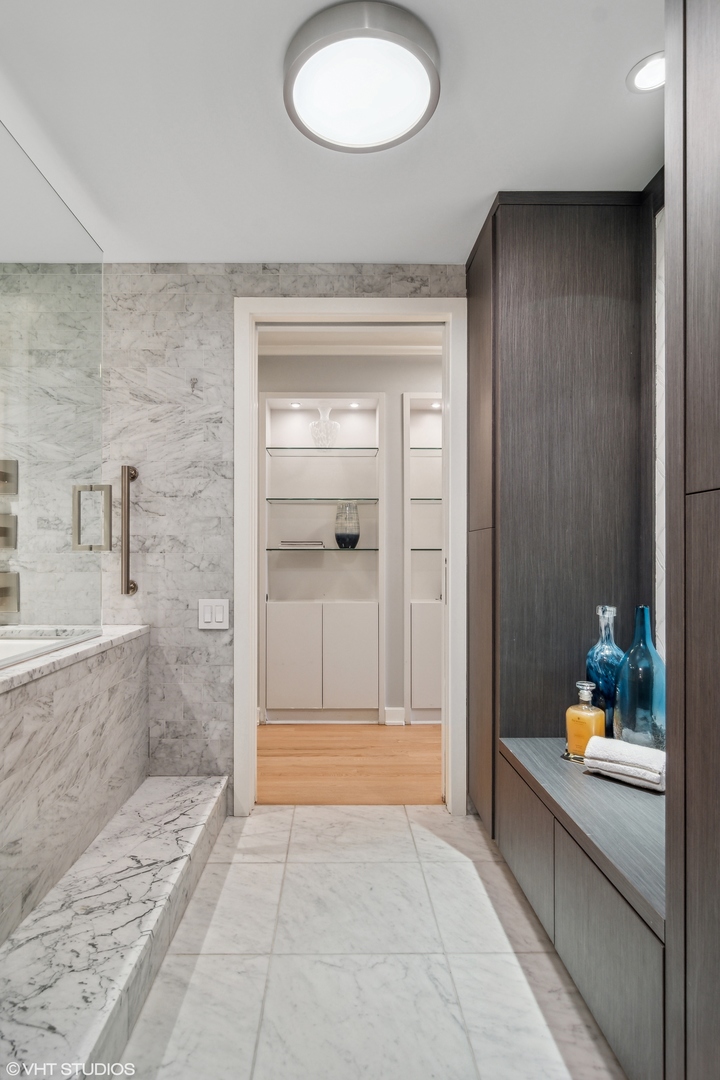 161 E CHICAGO Avenue Unit: 45FG