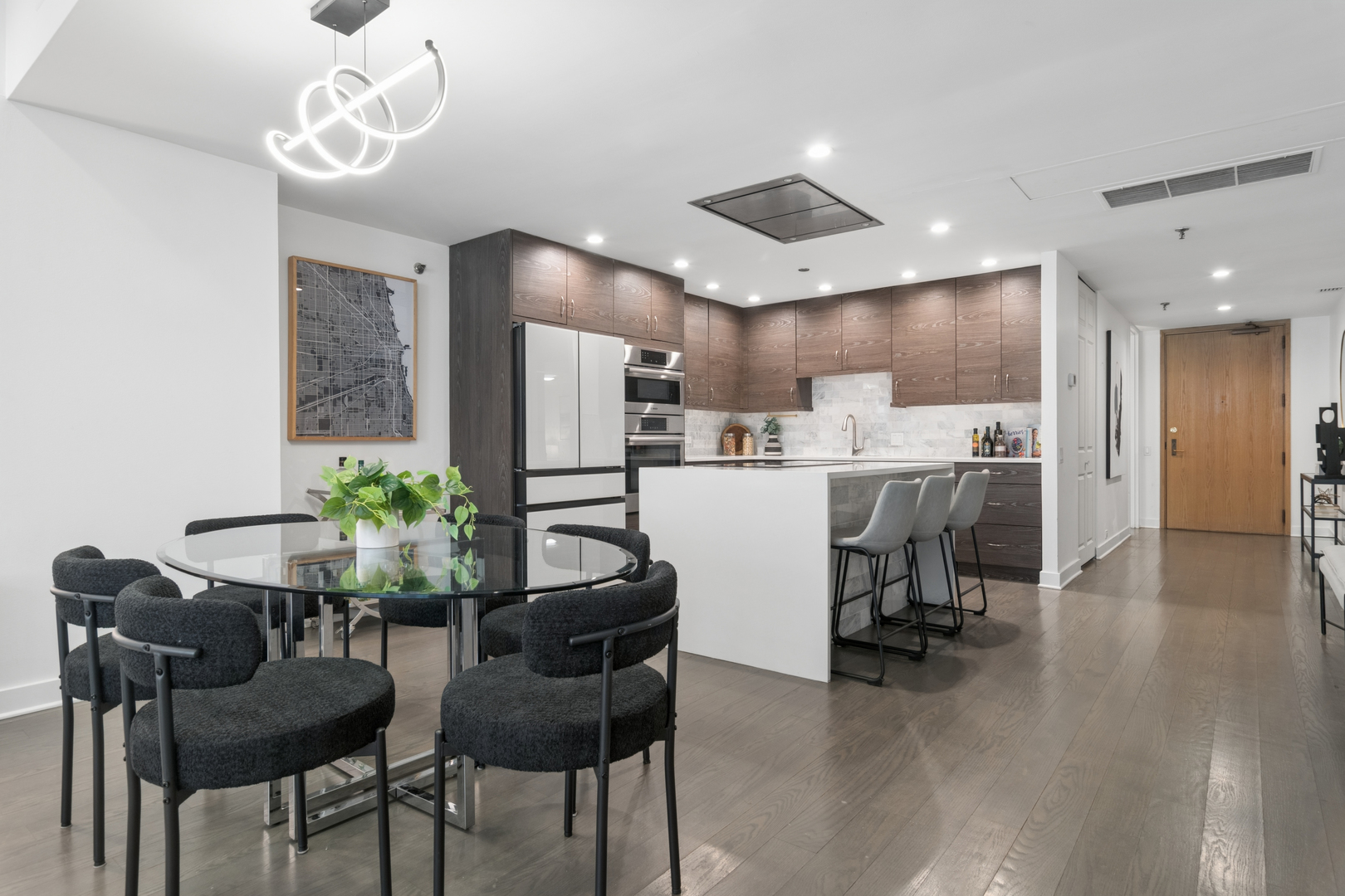 680 N Lake Shore Drive Unit: 916