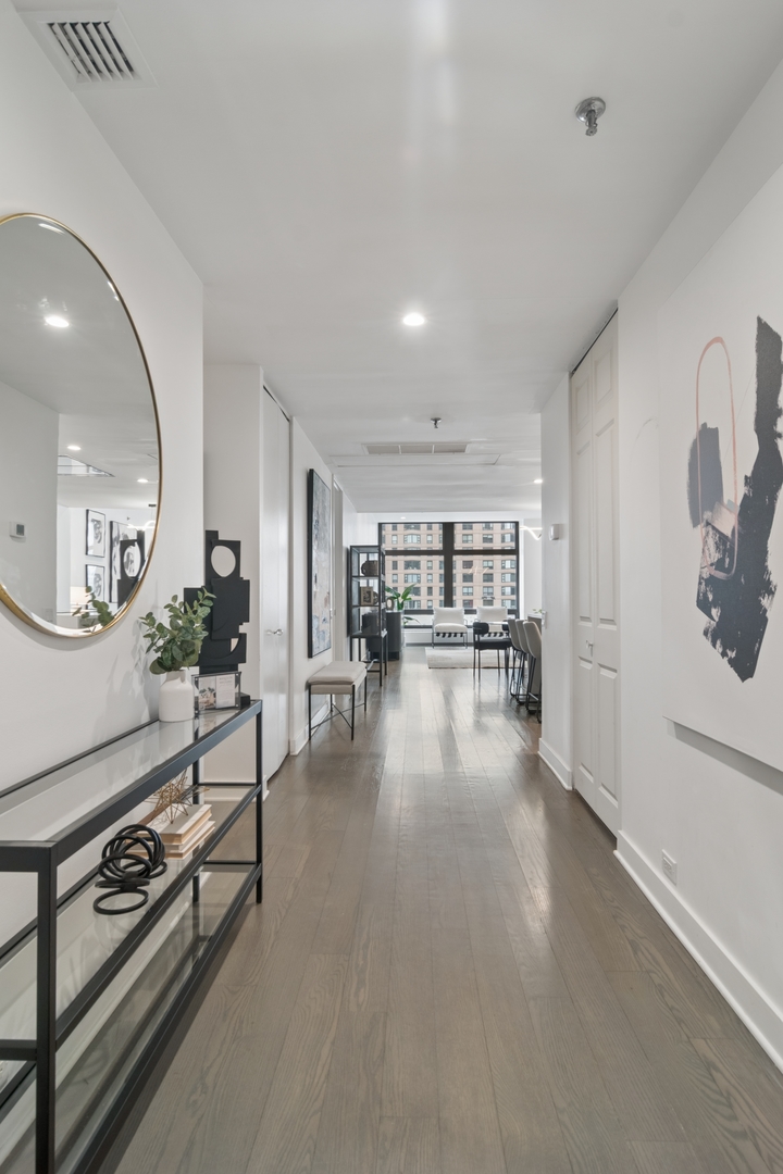 680 N Lake Shore Drive Unit: 916