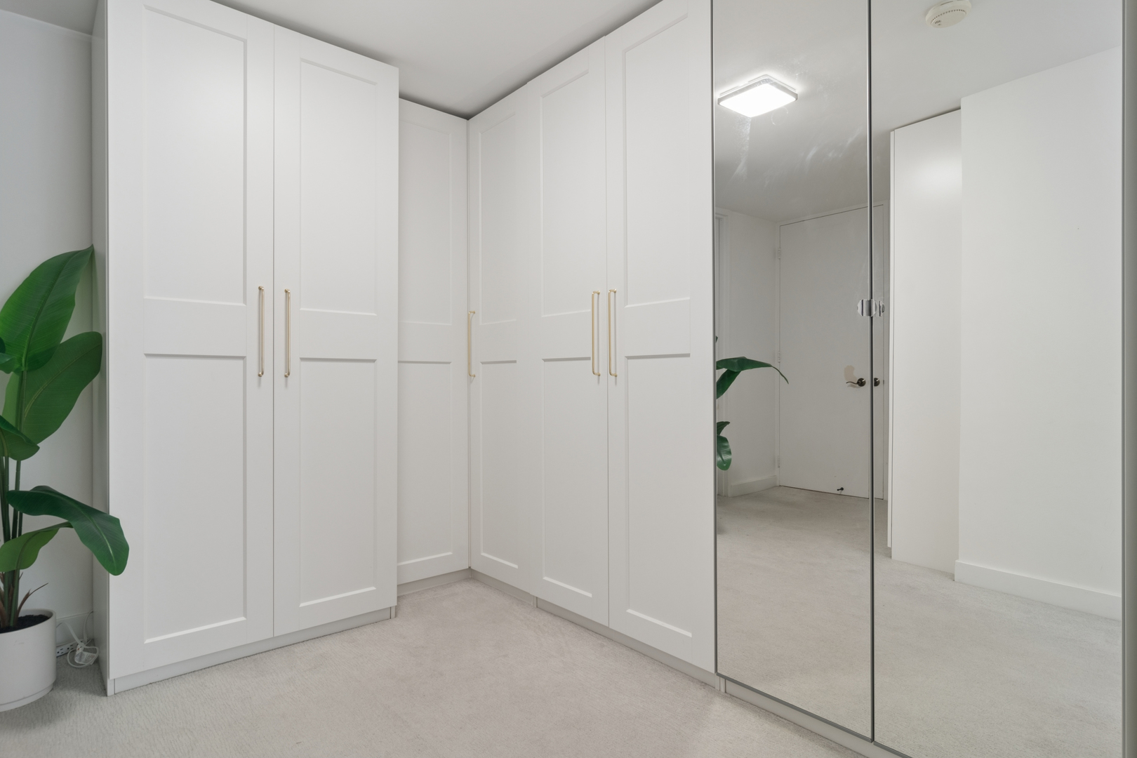 680 N Lake Shore Drive Unit: 916