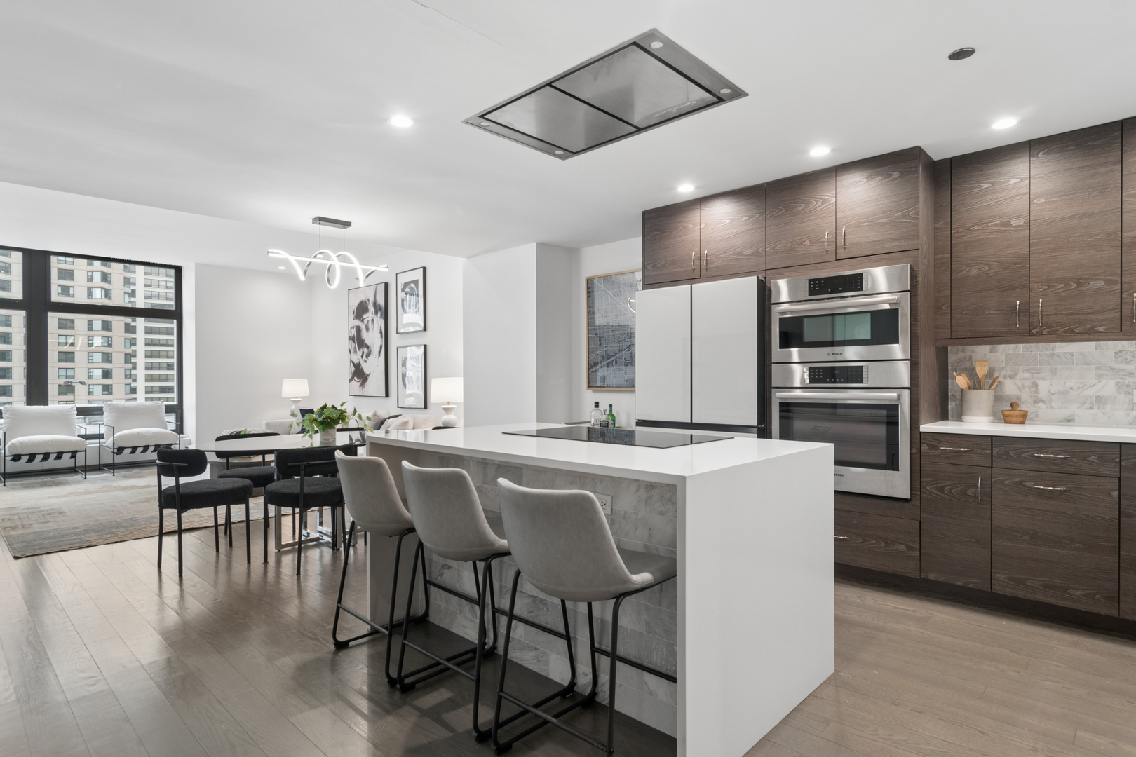 680 N Lake Shore Drive Unit: 916