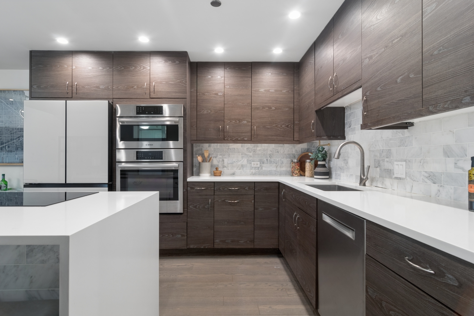 680 N Lake Shore Drive Unit: 916