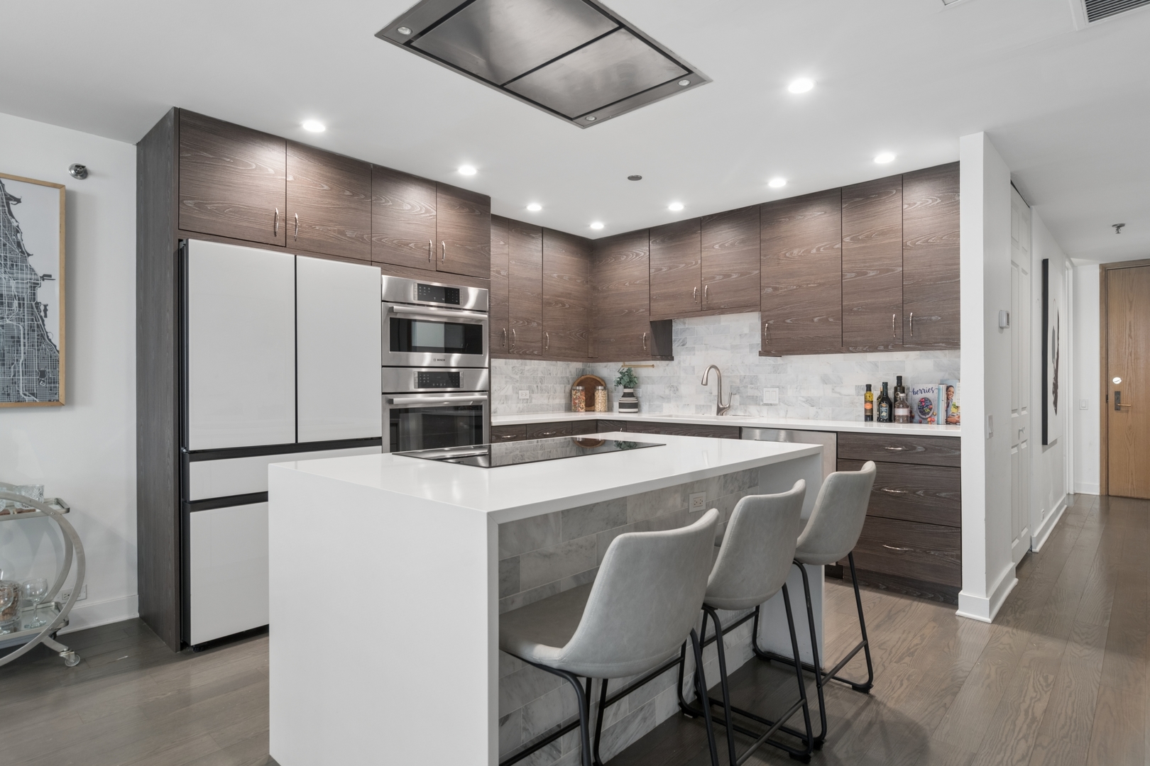 680 N Lake Shore Drive Unit: 916