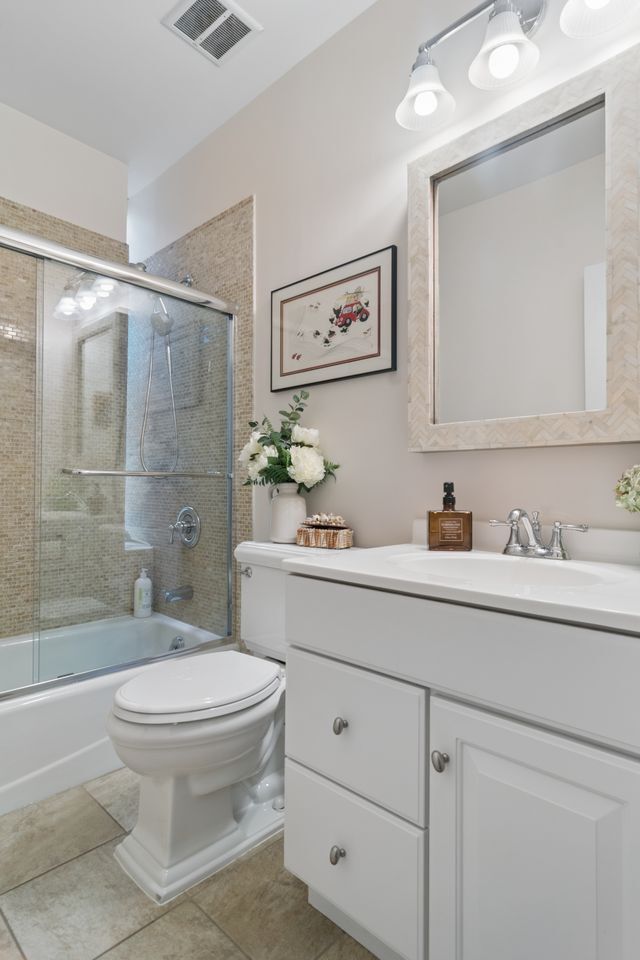 1667 N Bissell Street Unit: 2