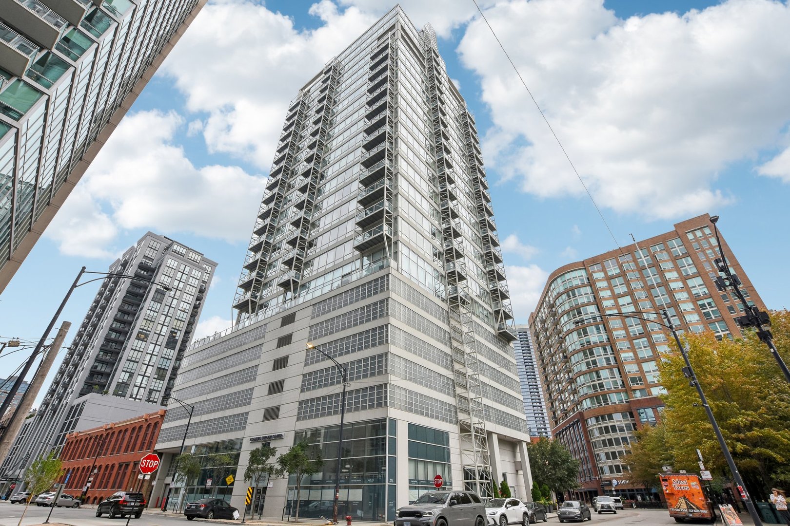 653 N Kingsbury Street Unit: 2001