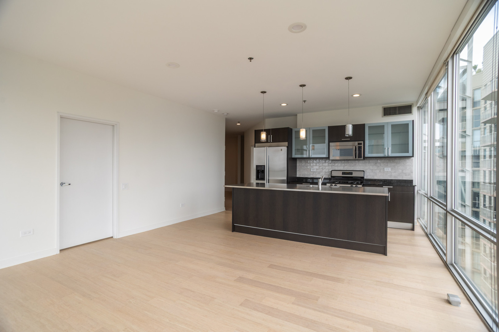 653 N Kingsbury Street Unit: 2001