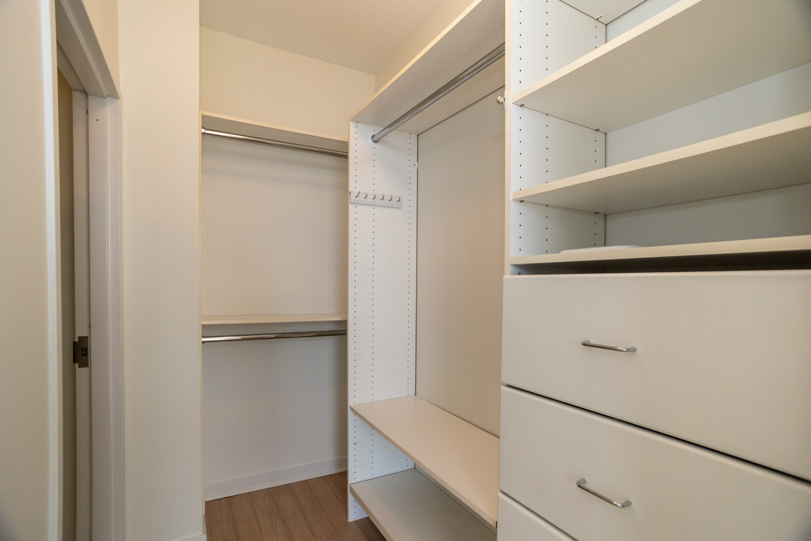653 N Kingsbury Street Unit: 2001
