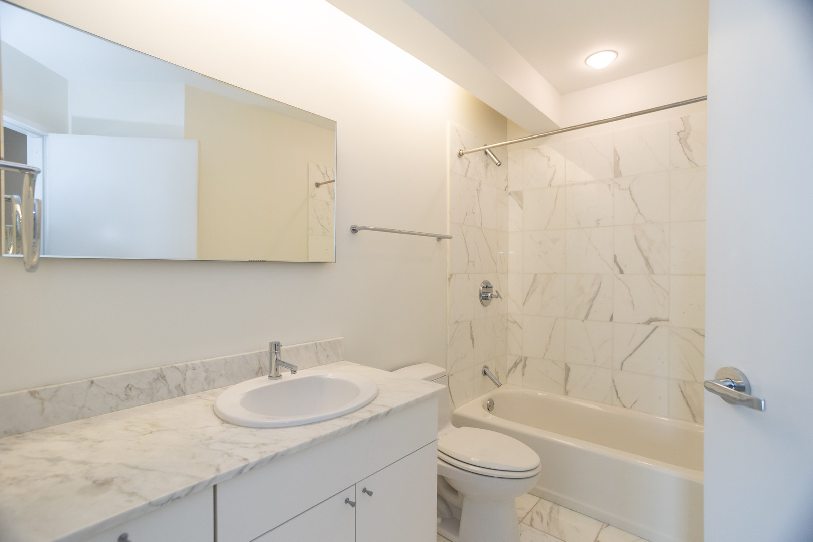 653 N Kingsbury Street Unit: 2001