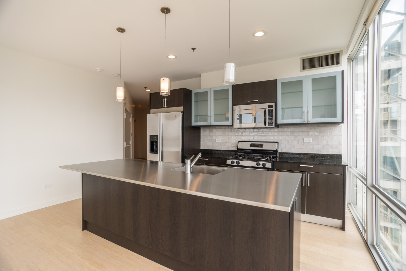 653 N Kingsbury Street Unit: 2001