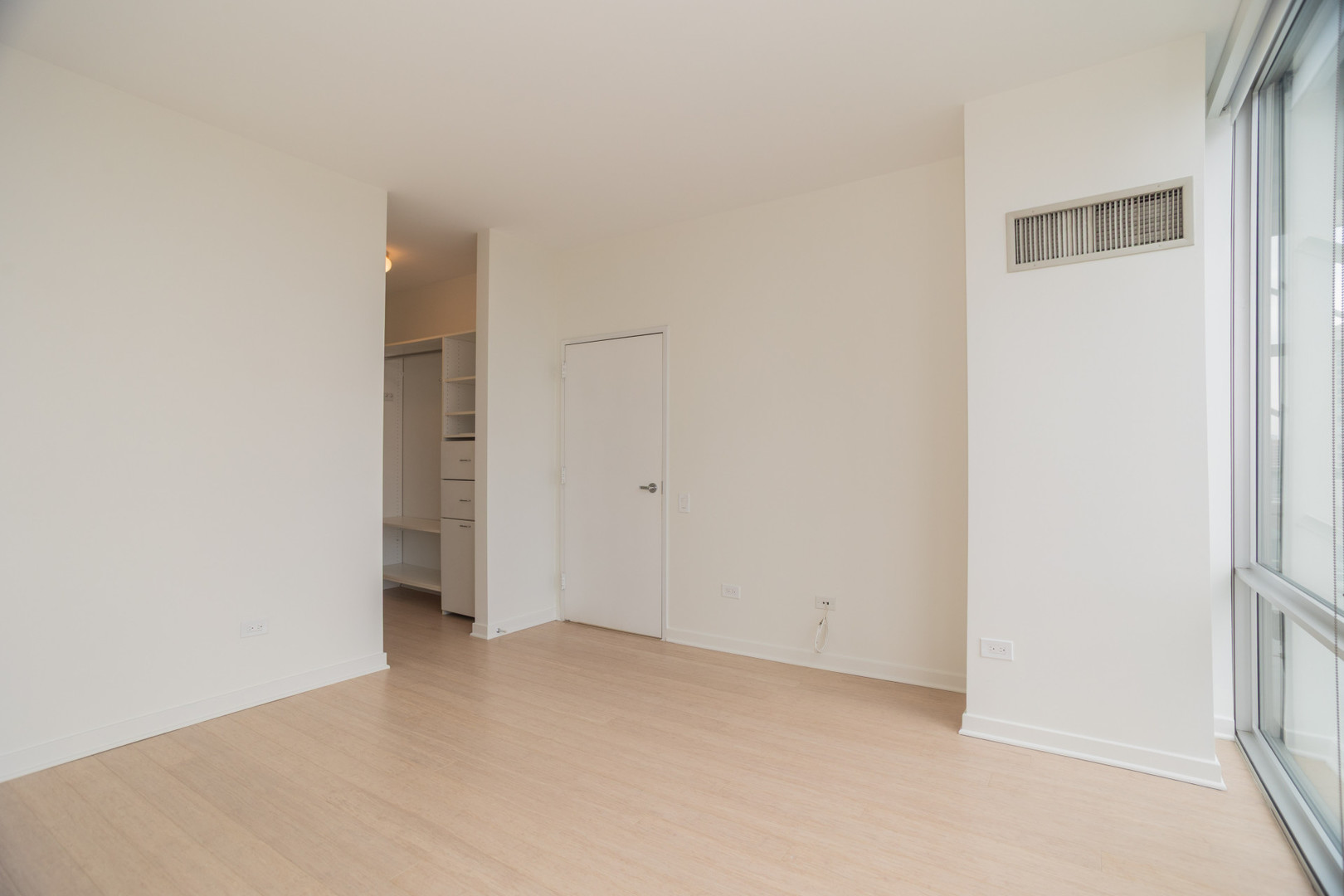 653 N Kingsbury Street Unit: 2001