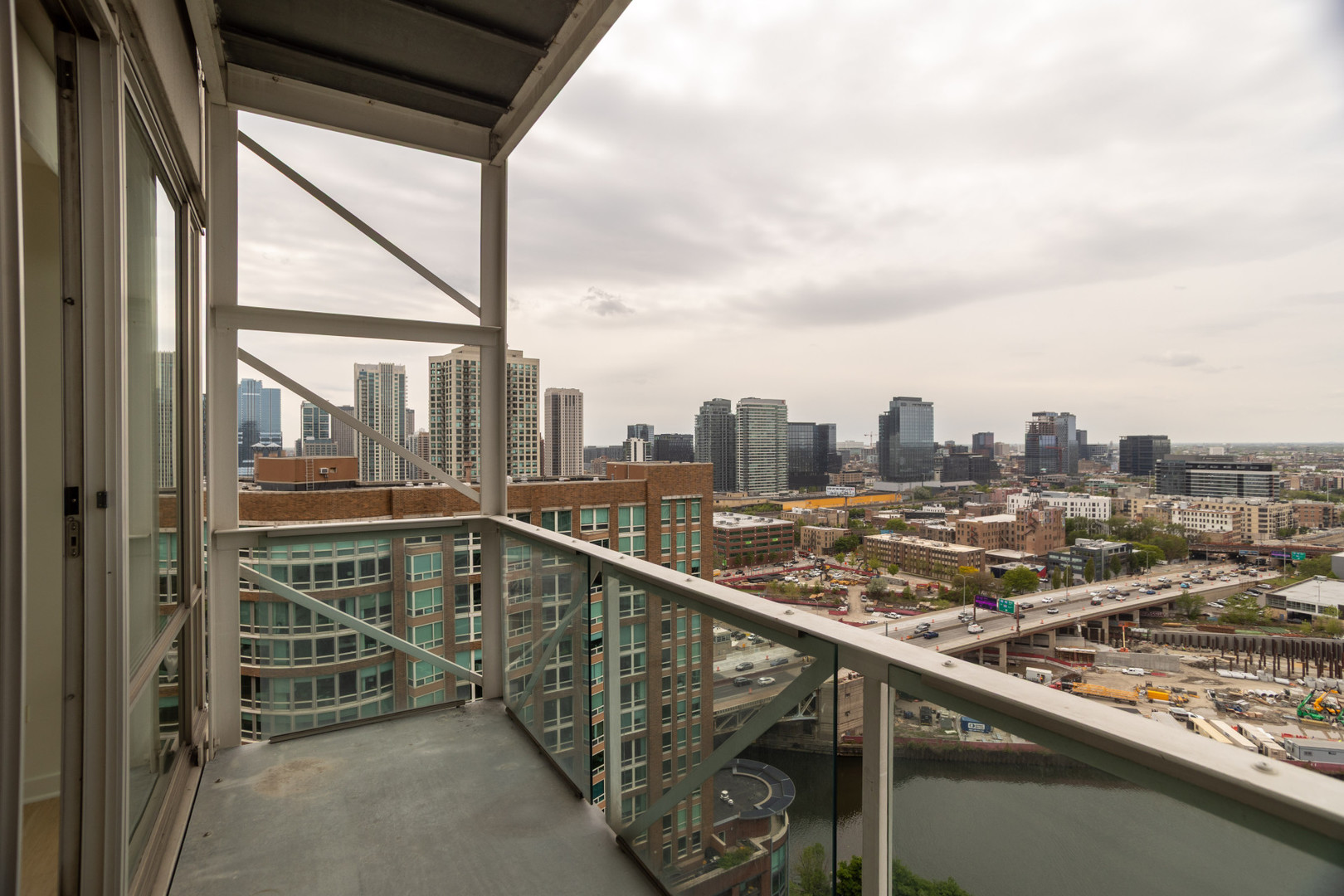 653 N Kingsbury Street Unit: 2001